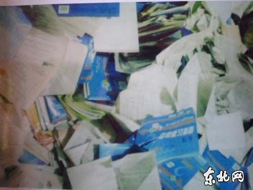 中學(xué)逃避紀(jì)委檢查違規(guī)收費燒書