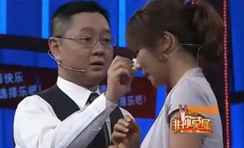 張紹剛轉變風格大贊求職女 當場為其擦眼淚