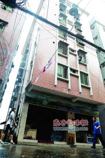 案發(fā)的15號(hào)出租樓。