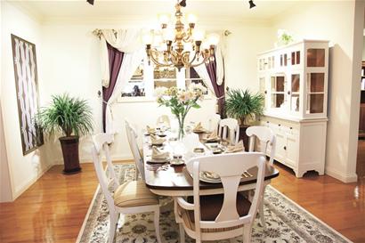 家具設(shè)計(jì)師刀尖上舞蹈 洋妞來青島成中國通