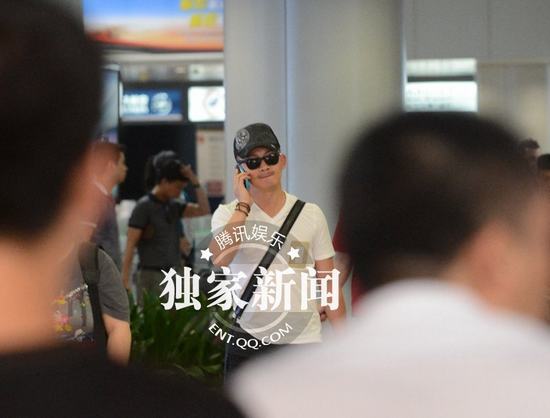 聶遠再度戀上同行 攜新歡購豪車兜風