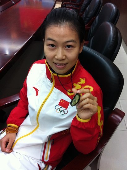 奧運(yùn)首金得主易思玲清華報到 讀工商管理