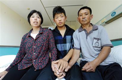 58歲膠南老農(nóng)割腎救子 賣(mài)房湊錢(qián)借遍親戚仍不夠手術(shù)費(fèi)