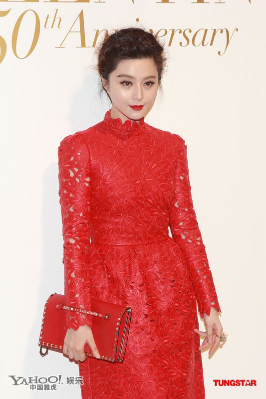 范冰冰紅裙現(xiàn)身無視克夫一說 否認(rèn)七夕領(lǐng)證結(jié)婚