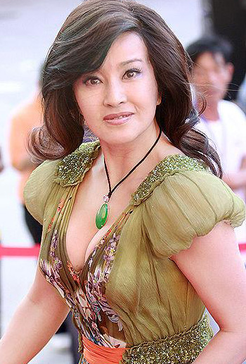 不老女神劉曉慶四任丈夫盤點(diǎn) 感情生活豐富