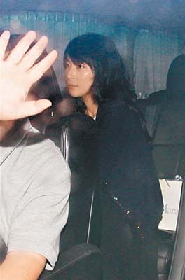 霍啟剛豪擲百萬為郭晶晶配裝 婚戒3克拉婚紗女王級(jí)