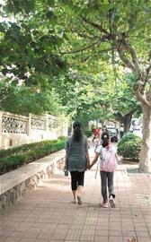 青島簡陋學區(qū)房3萬/平變高富帥 現(xiàn)代版孟母三遷頻上演