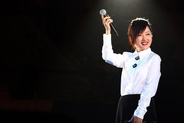 這些明星一笑就破功，囧死了