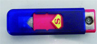 機(jī)場(chǎng)查獲違禁品五花八門(mén) 防狼噴霧像口紅