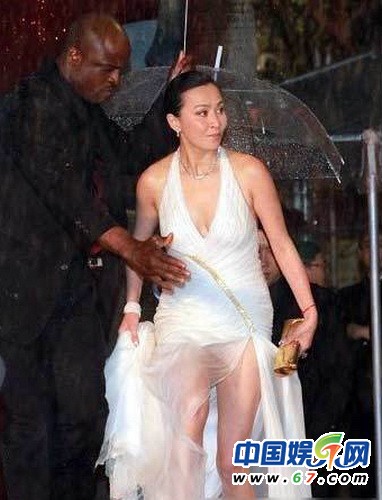 女星開叉過高春光乍現(xiàn)