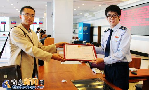 即墨國稅局年輕干部爆紅 青島最帥公務(wù)員