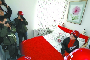 中外記者上午體驗北京公租房。