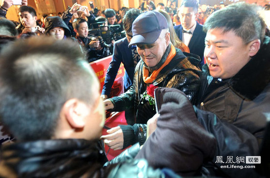 趙本山喜亮相“劉老根大舞臺(tái)”長(zhǎng)春旗艦店開(kāi)業(yè)典禮