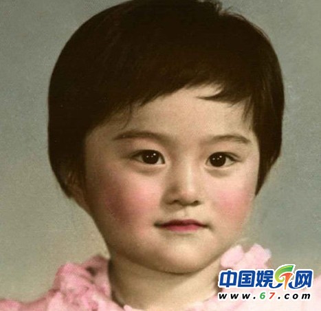 范冰冰16歲坦胸中空寫真