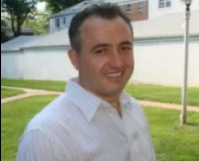 去年2月，尼卡加在萊伊市一個公寓謀得大樓管理員的工作。