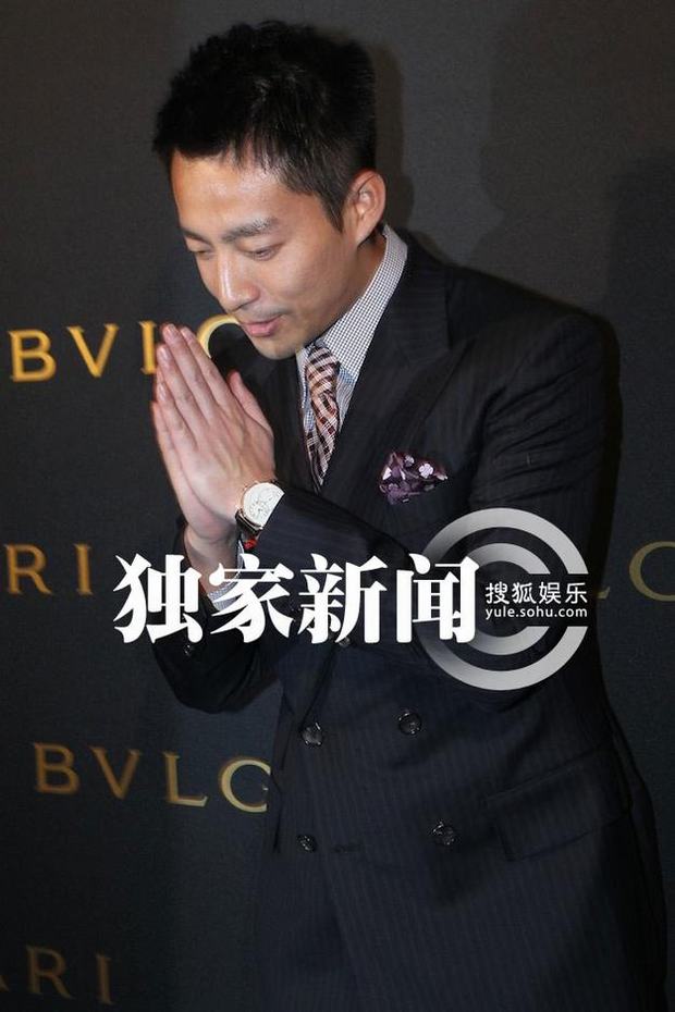 汪小菲現身向媒體雙手作揖 玩快閃避大S懷孕傳聞