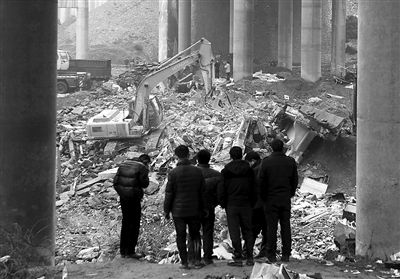 3日，事故現(xiàn)場(chǎng)清理基本結(jié)束。新京報(bào)記者