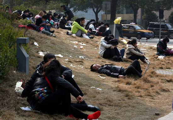 在藝考中，女學(xué)生為了追求更好的狀態(tài)亮相，掀起整容熱潮