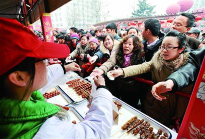 海云庵糖球會(huì)今日上午啟動(dòng) 鳥(niǎo)叔面人立體糖雕看點(diǎn)多