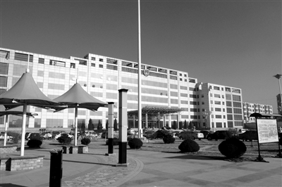 1月17日，靈丘縣政府大樓門前。靈丘去年財政收入在大同市的貧困縣中居首。