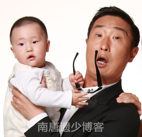 網(wǎng)曝44歲林永健3歲兒子近照 “小眼睛”像足了爸爸！