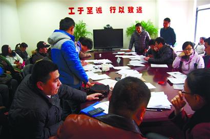 我市二手房交易量激增 記者跟訪一名中介門店店長(zhǎng)體驗(yàn)新政細(xì)則出臺(tái)后買賣雙方的焦慮