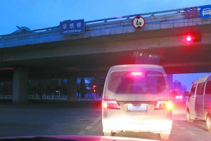 運(yùn)輸途中。攝于17日凌晨5時(shí)07分