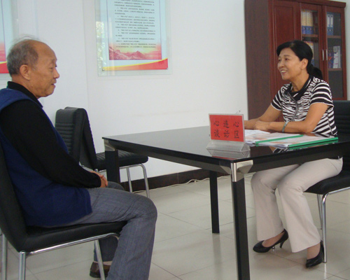 楊艷榮：用愛心變質幸福社區(qū) 做居民群眾貼心人