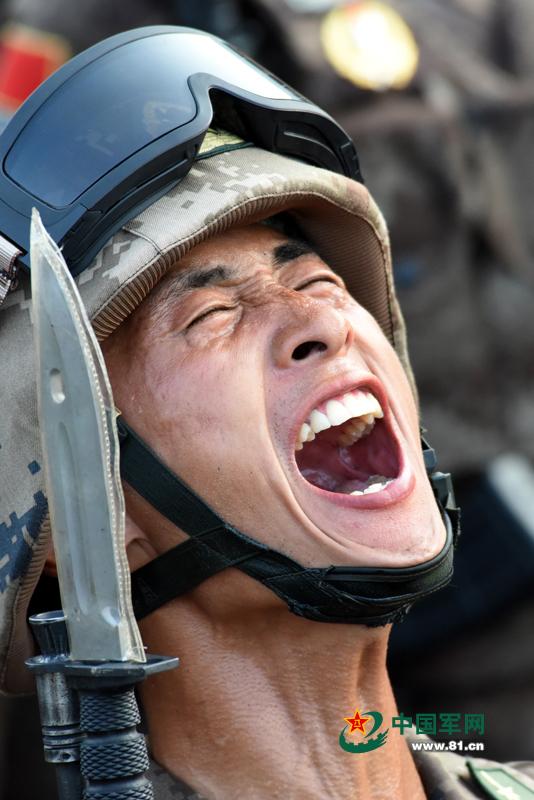 走進(jìn)閱兵村：看看軍人到底啥樣子