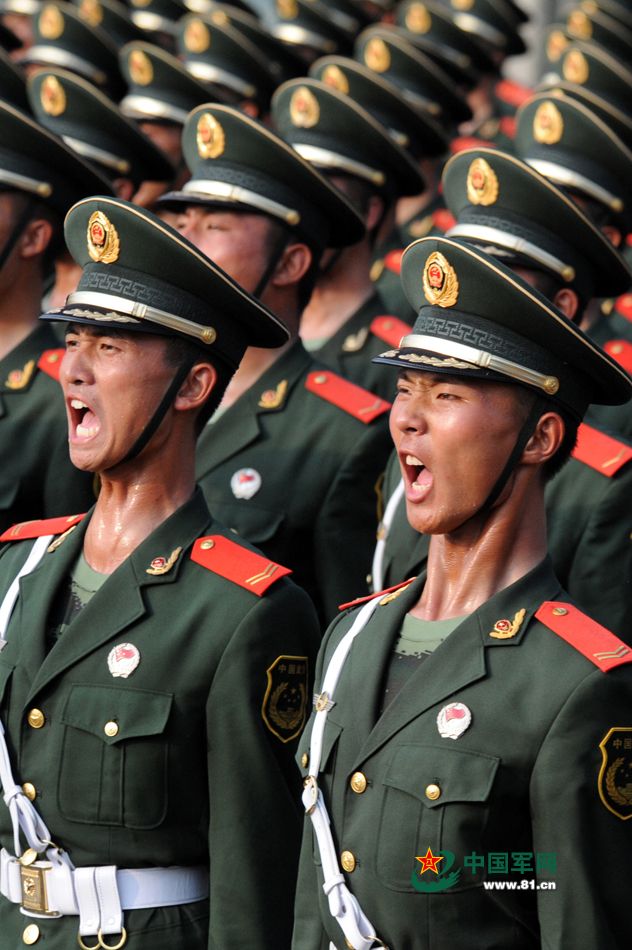 走進(jìn)閱兵村：看看軍人到底啥樣子