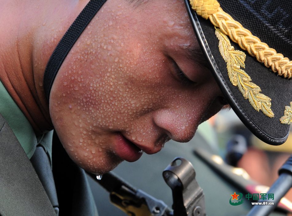 走進(jìn)閱兵村：看看軍人到底啥樣子