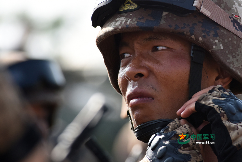 走進(jìn)閱兵村：看看軍人到底啥樣子