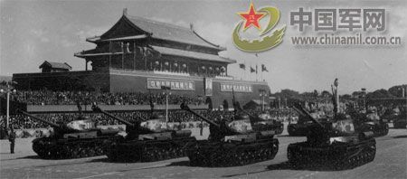 1958年國(guó)慶閱兵 民兵方隊(duì)規(guī)?？涨?組圖)