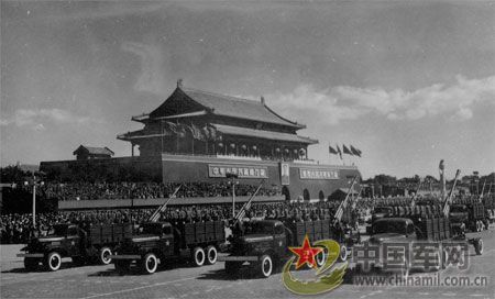 1958年國慶閱兵 民兵方隊規(guī)模空前(組圖)