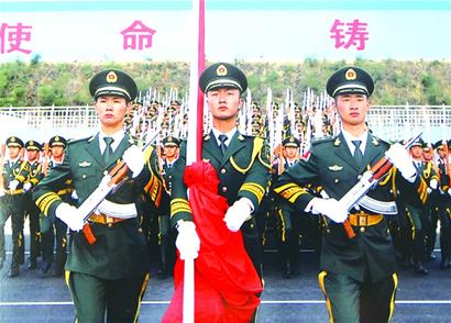 膠州小伙閱兵式當(dāng)上護(hù)旗手 入伍剛8個月
